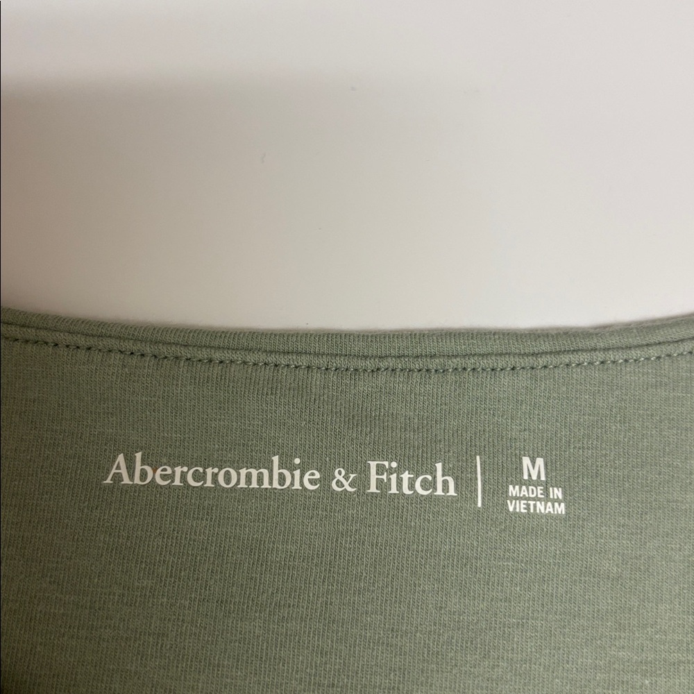Abercrombie & Fitch Women's Light Green Short Sleeve Bodysuit Size Medium - Picture 3 of 3